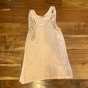 BKE peach tank. Lace/cutout front and solid back.
